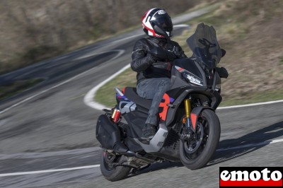 Essai Aprilia SR GT 400