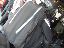 holding trophy airbag gilet gonfle dos holding trophy airbag gilet gonfle dos