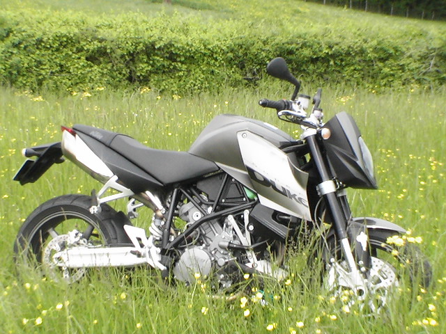 Photo de la KTM Super Duke 990 modèle 2006