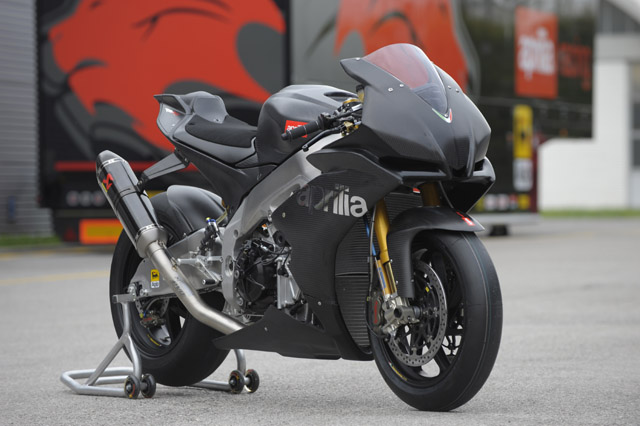 aprilia rsv4 sbk 34 avant droit
