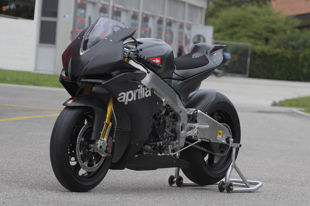 aprilia rsv4 sbk 34 avant gauche aprilia rsv4 sbk 34 avant gauche