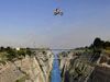Robbie Maddison saute canal de Corinthe en Gr�ce