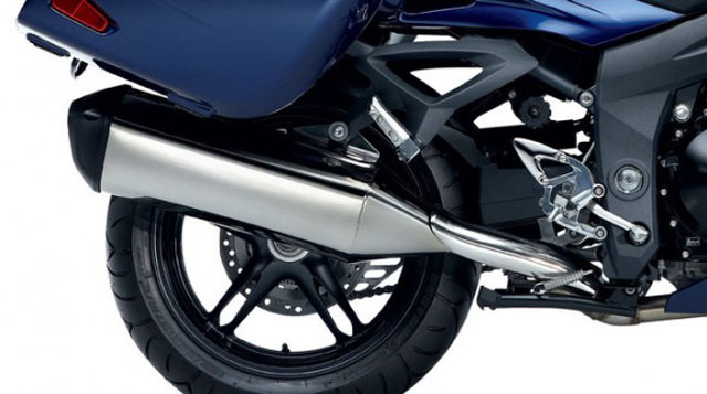 nouvelle triumph sprint 1050 gran tourer echappement