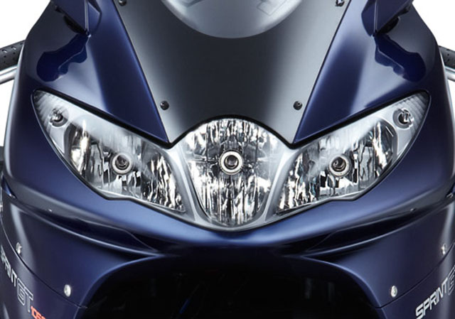 nouvelle triumph sprint 1050 gran tourer face avant
