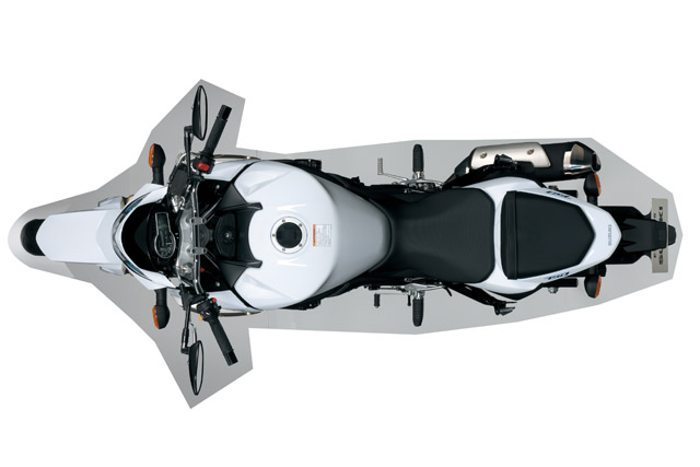 suzuki gsr 750 dessus
