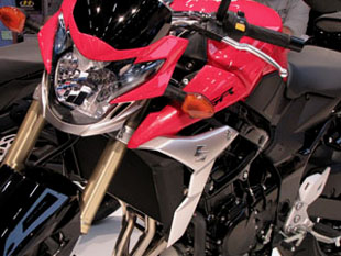 suzuki gsr 750 2011