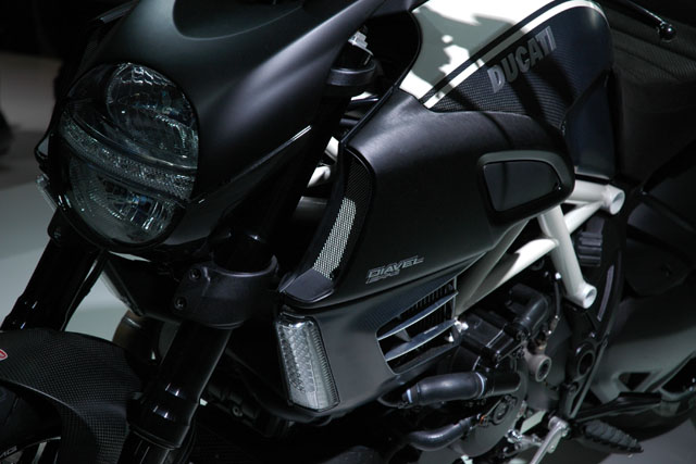ducati diavel amg francfort phare