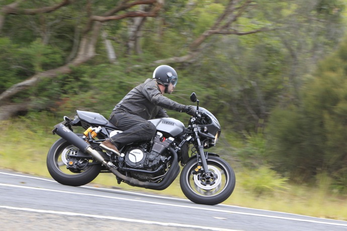 yamaha xjr 1300 racer a l essai sur l ocean road en australie yamaha xjr 1300 racer a l essai sur l ocean road en australie