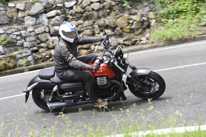moto guzzi california 1400 audace a l essai sous la pluie du lac de come moto guzzi california 1400 audace a l essai sous la pluie du lac de come