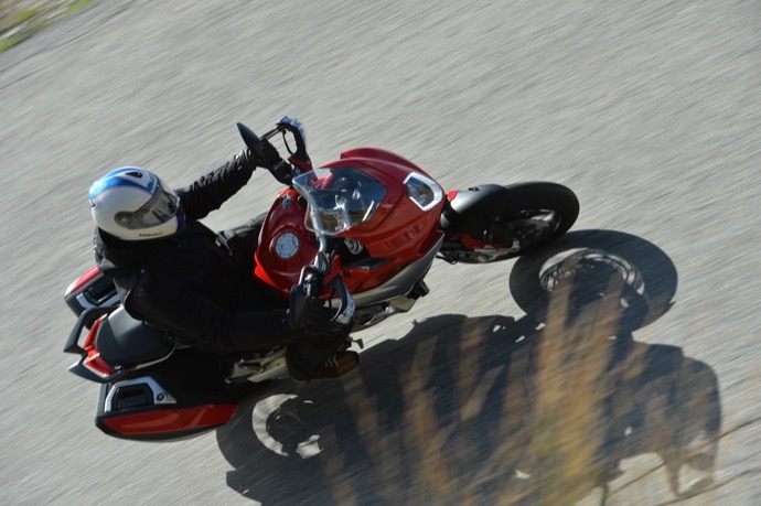 mv agusta tursimo veloce 800 lusso essai en vid o mv agusta tursimo veloce 800 lusso essai en vid o