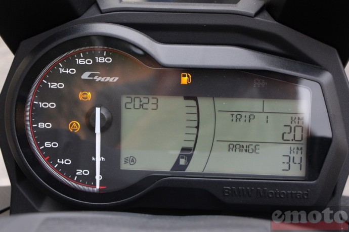 le tableau de bord standard du bmw c400x le tableau de bord standard du bmw c400x