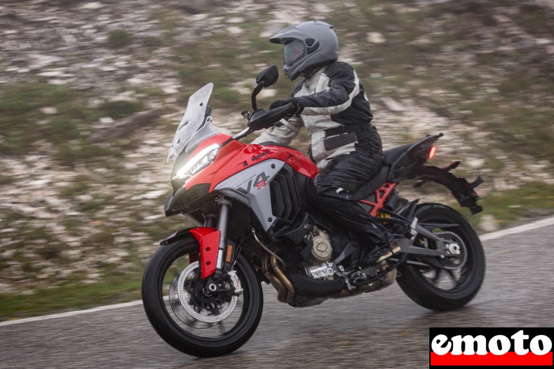 test ducati multistrada v4 s sous la pluie avec le nouveau mode pluie