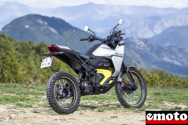 silhouette fine et haute pour ce trail electrique origin