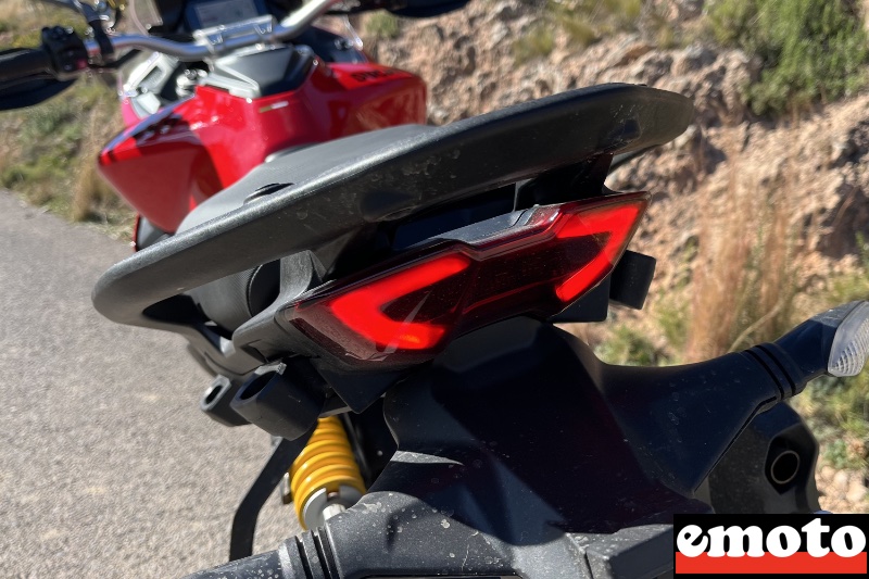 feu qui rappelle celui de la panigale