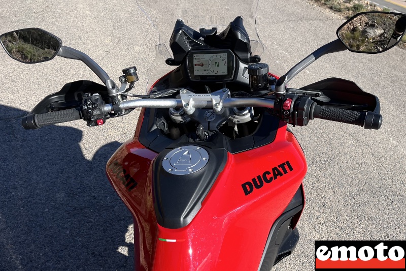 poste de pilotage de la multistrada v2s 2025