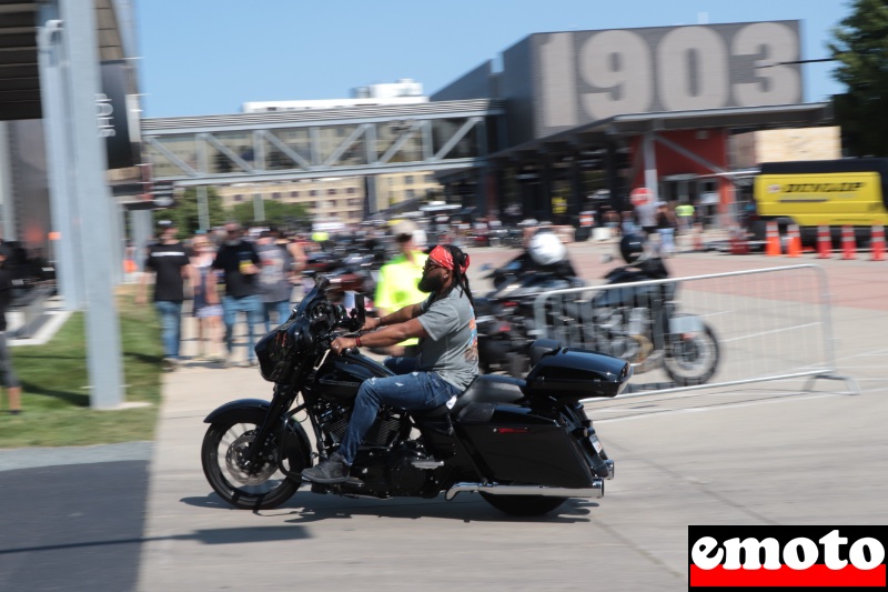 street glide et road glide sans doute les modeles les plus representes a milwaukee