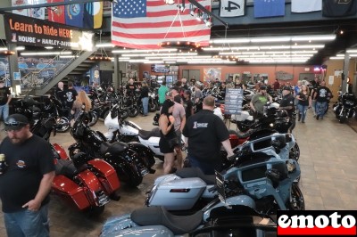 A l'intérieur d'une concession Harley-Davidson à Milwaukee