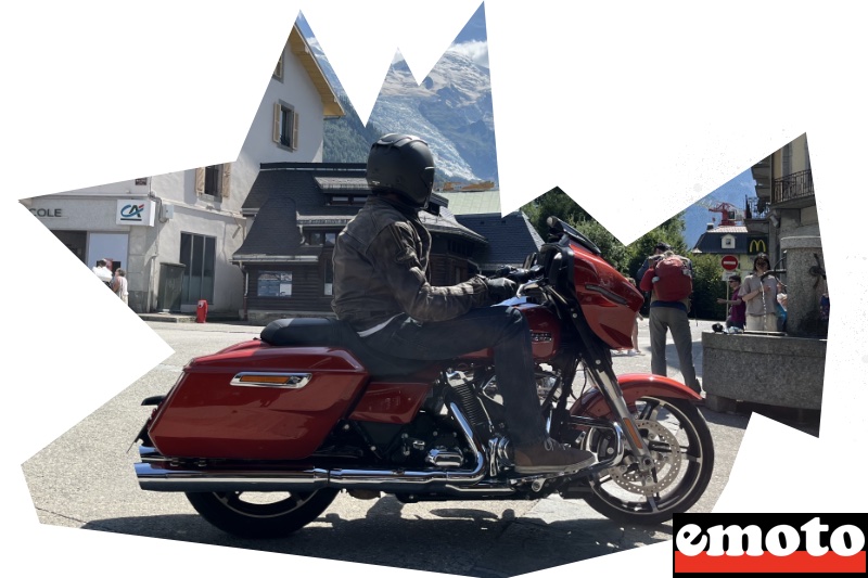 numero 4 harley davidson street glide 2024 dans un haut lieu de l alpinisme