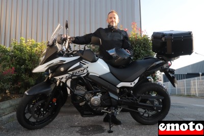 Suzuki V-Strom 650 A2 d'Eric chez Suzuki à Salaise sur Sanne