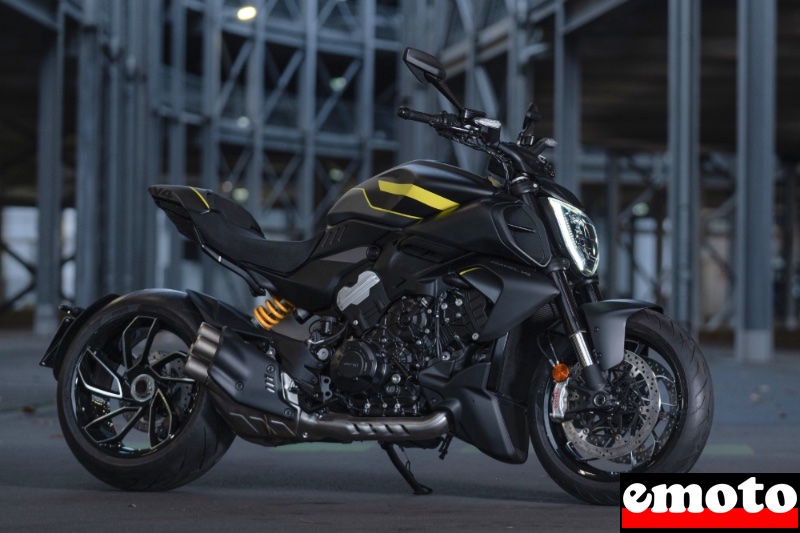 ducati diavel v4 black roadster