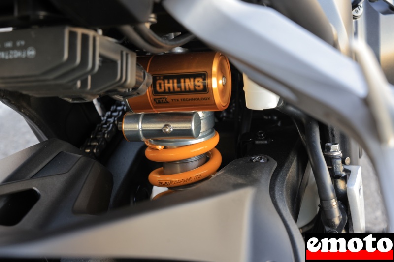 amortisseur ohlins pour un bon comportement sur les irregularites en courbe notamment